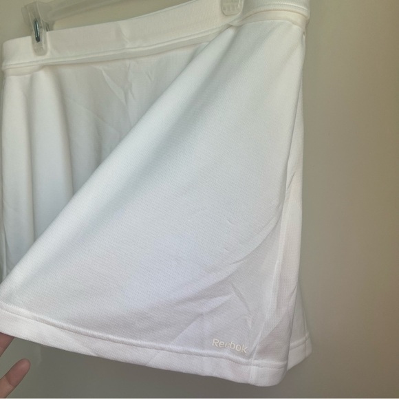 Reebok White Athletic Skort - Size Medium - Picture 4 of 6